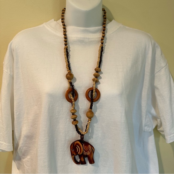 Necklace Lucite Elephant Pendant Statement Art Nouveau Style Jewelry - Picture 1 of 10